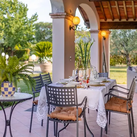 In With Garden Villa