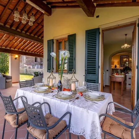 Villa In With Garden