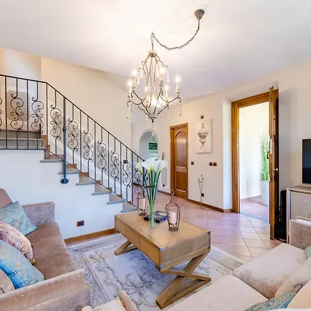 In With Garden Villa