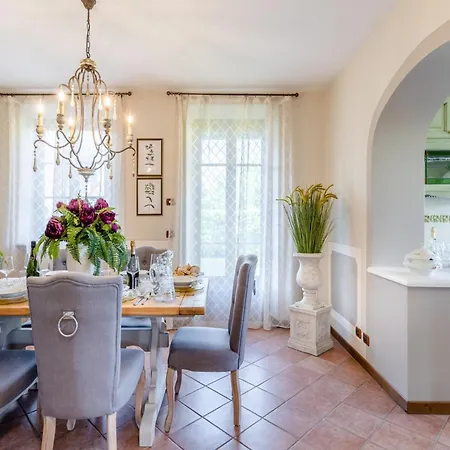 In With Garden Villa *