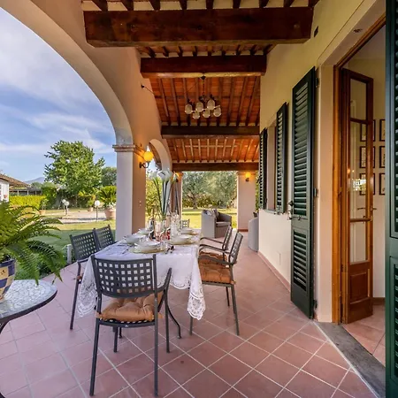 In With Garden Villa