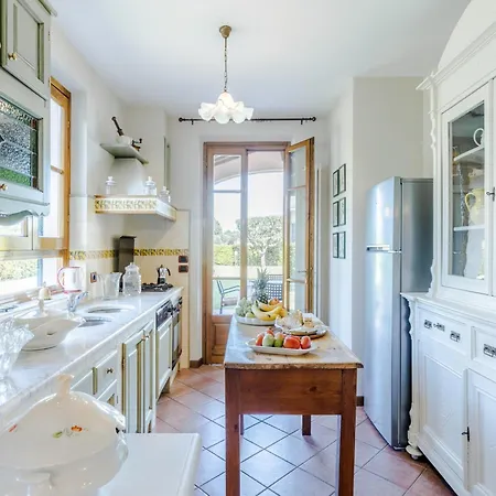 Villa In With Garden Lucca